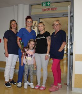 Mała Hania razem z mamą doczekały się malutkiego Oskarka