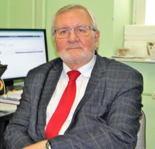 Zachowajmy ostrożność przy przejściu dla pieszych w okolicy szpitala i szkoły!