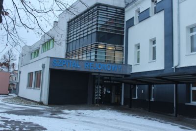 Pierwszy śnieg przyprószył Nowogard – szpital apeluje o ostrożność