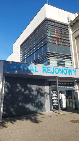 Samodzielny Publiczny Szpital Rejonowy w Nowogardzie z nowym, odnowionym szyldem